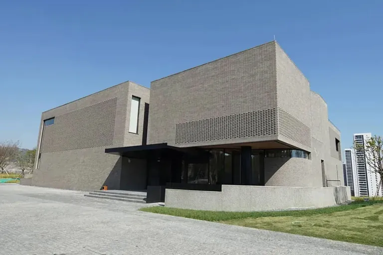Metropolitan University Library